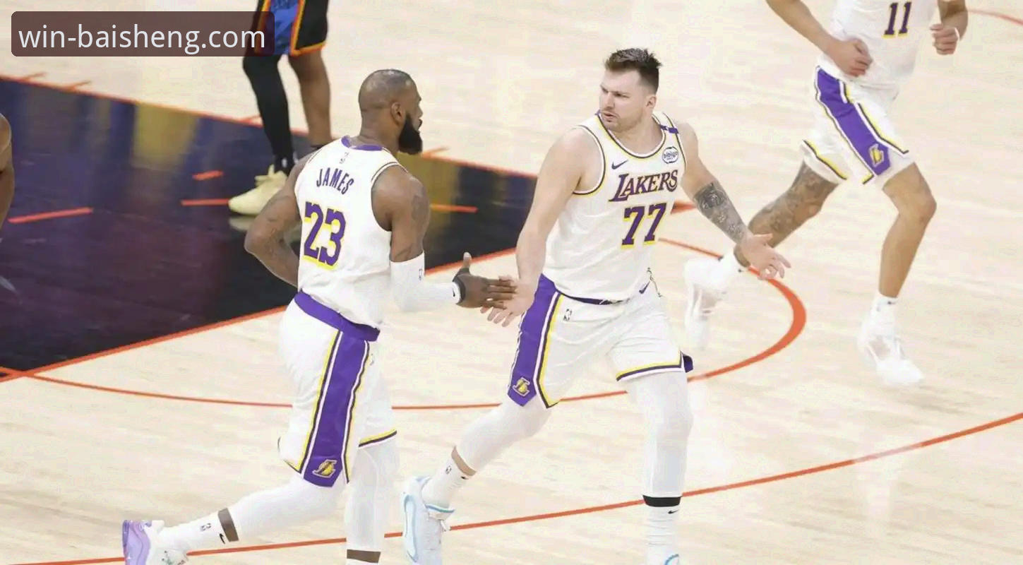 NBA常规赛最新动态：湖人三巨头火力全开，客场力克步行者